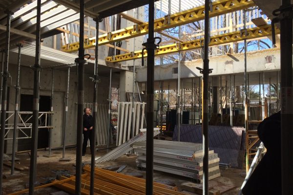 Stanley Saitowitz examining Perelman Center progress 20160222
